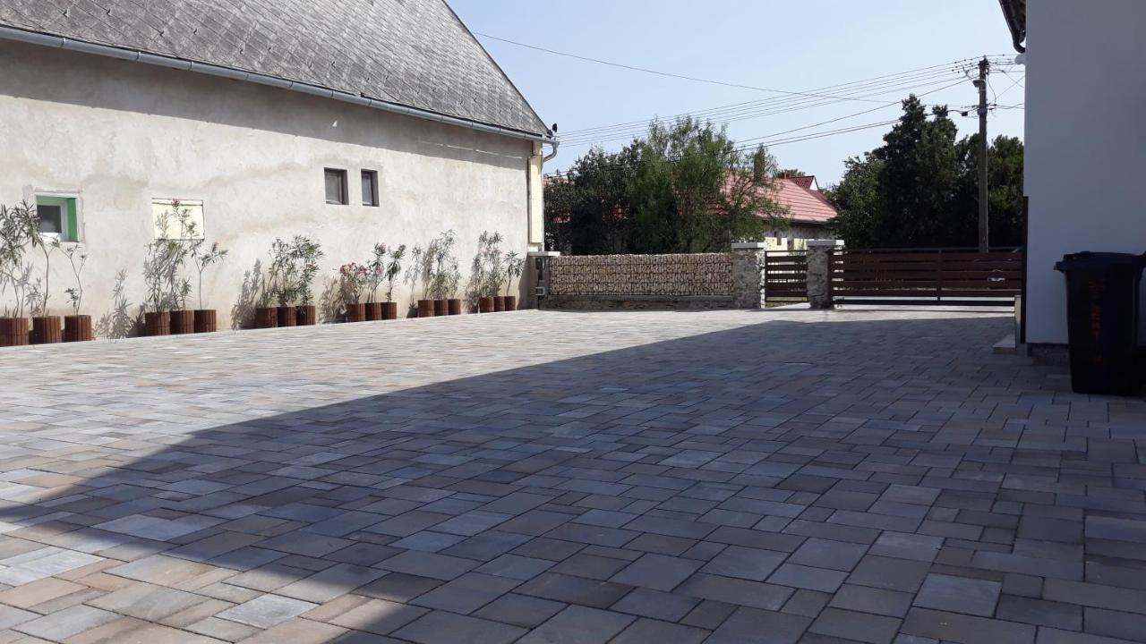 Appartamento Zimmerferi Apartman Keszthely Esterno foto